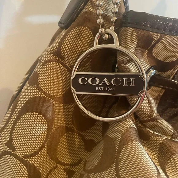 Adorable authentic Coach Bag - Picture 5 of 9